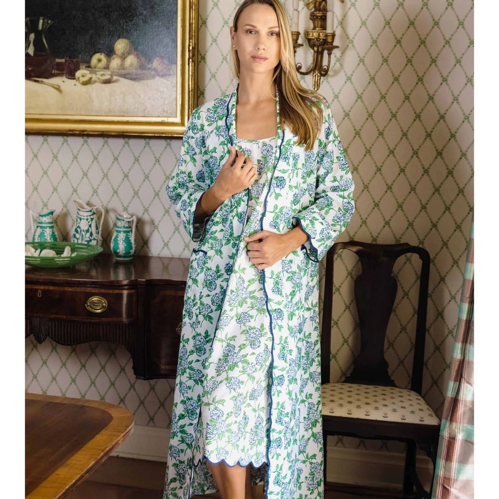 Heidi Carey Scalloped Robe small NWT - Picture 3 of 5